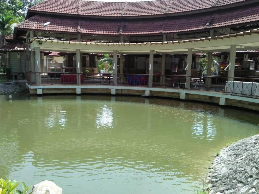Hotel Felda Residence Hot Springs Sungkai Extérieur photo